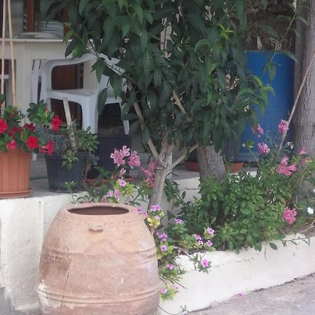 Knossos Hotel Каламаки Екстериор снимка