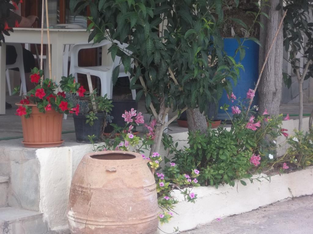 Knossos Hotel Каламаки Екстериор снимка