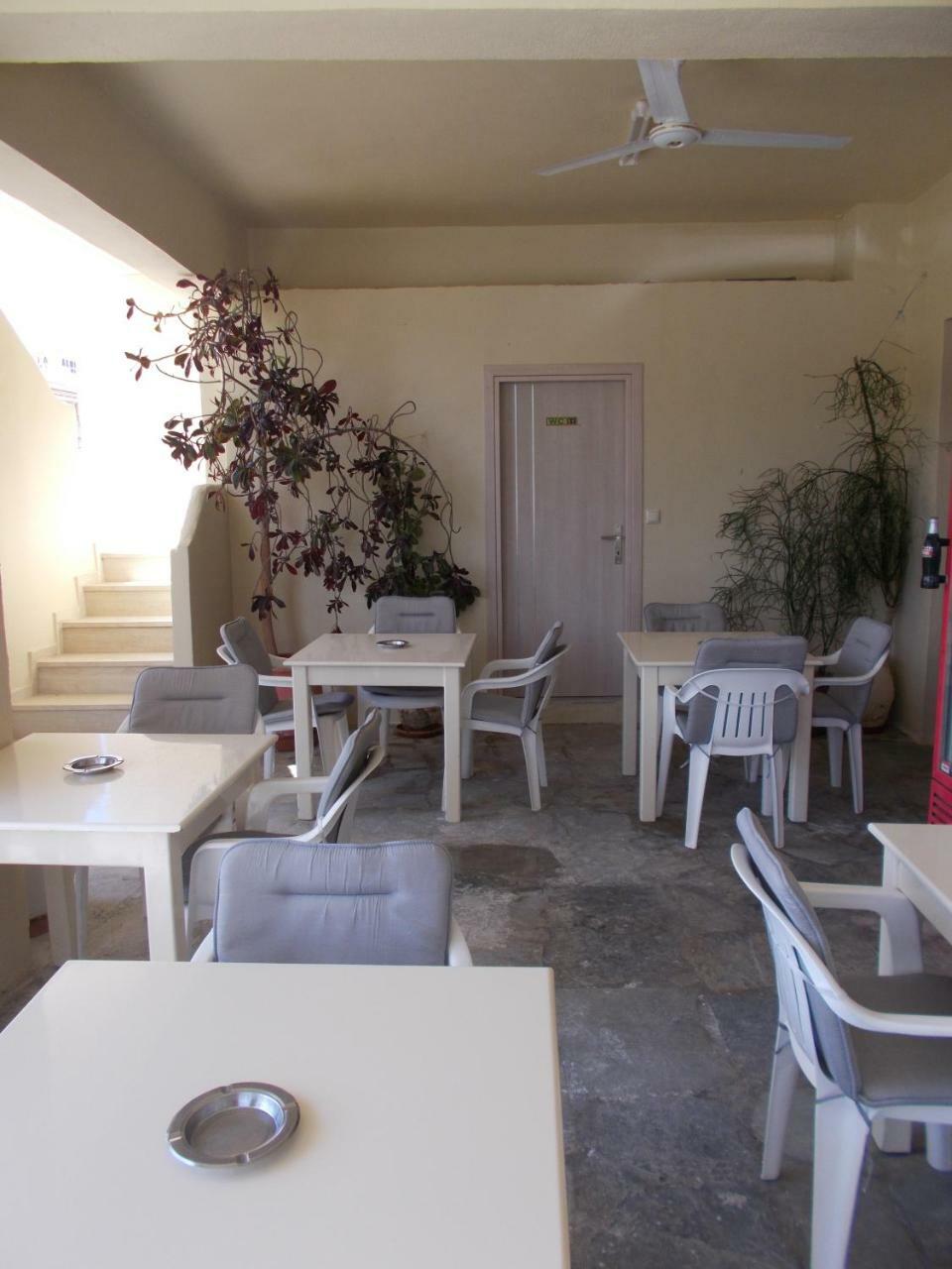 Knossos Hotel Каламаки Екстериор снимка