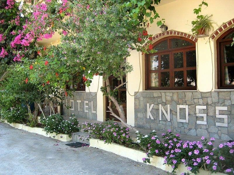 Knossos Hotel Каламаки Екстериор снимка