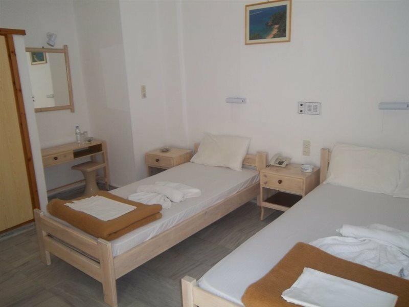 Knossos Hotel Каламаки Екстериор снимка
