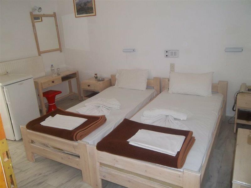 Knossos Hotel Каламаки Екстериор снимка