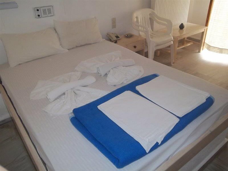 Knossos Hotel Каламаки Екстериор снимка