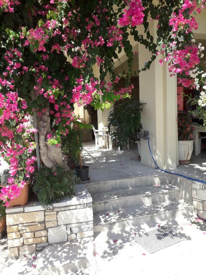 Knossos Hotel Каламаки Екстериор снимка