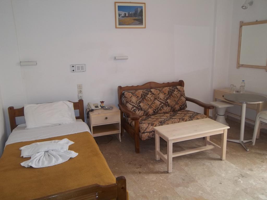 Knossos Hotel Каламаки Екстериор снимка