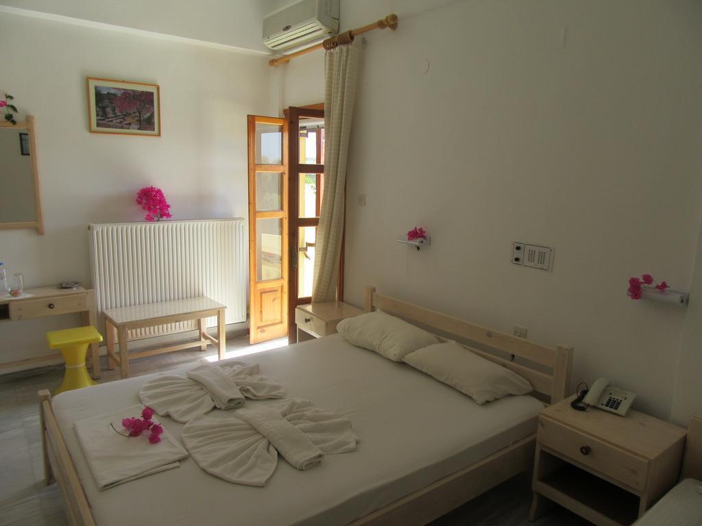 Knossos Hotel Каламаки Екстериор снимка