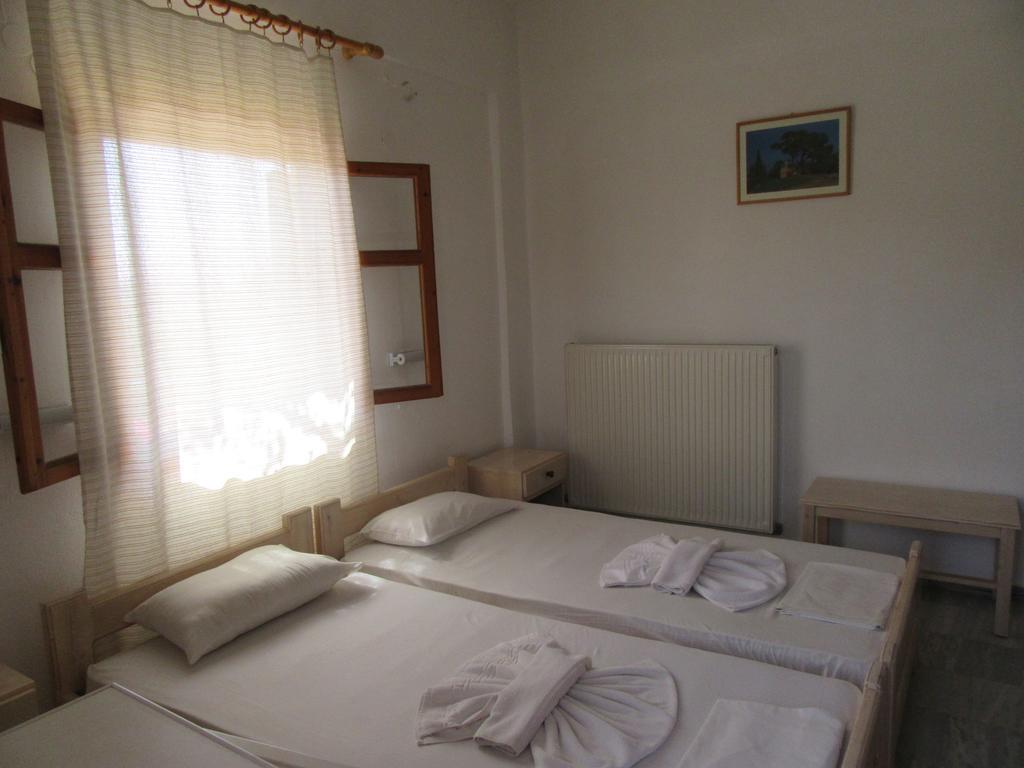 Knossos Hotel Каламаки Екстериор снимка