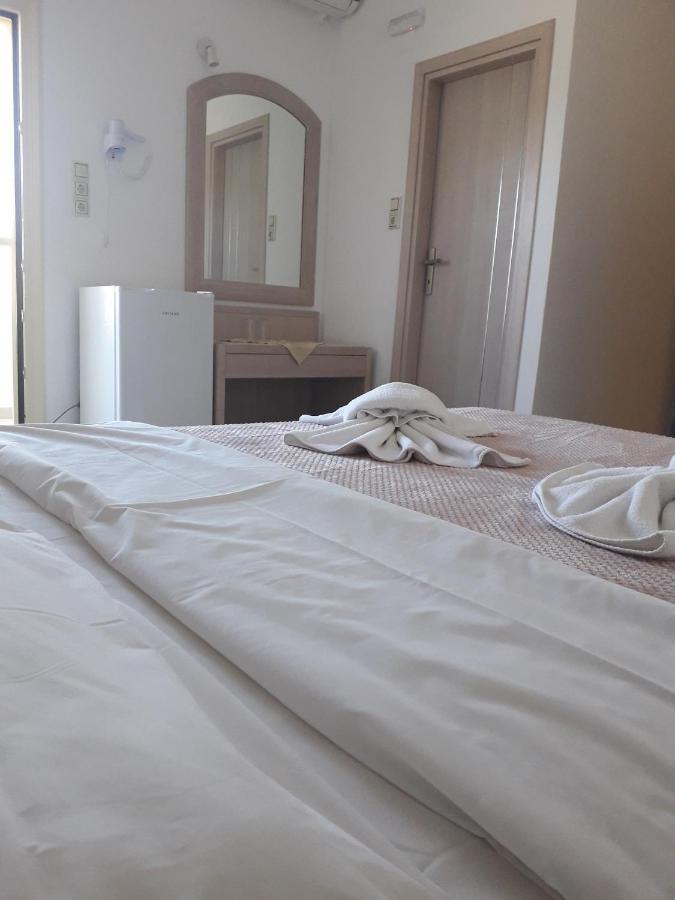 Knossos Hotel Каламаки Екстериор снимка