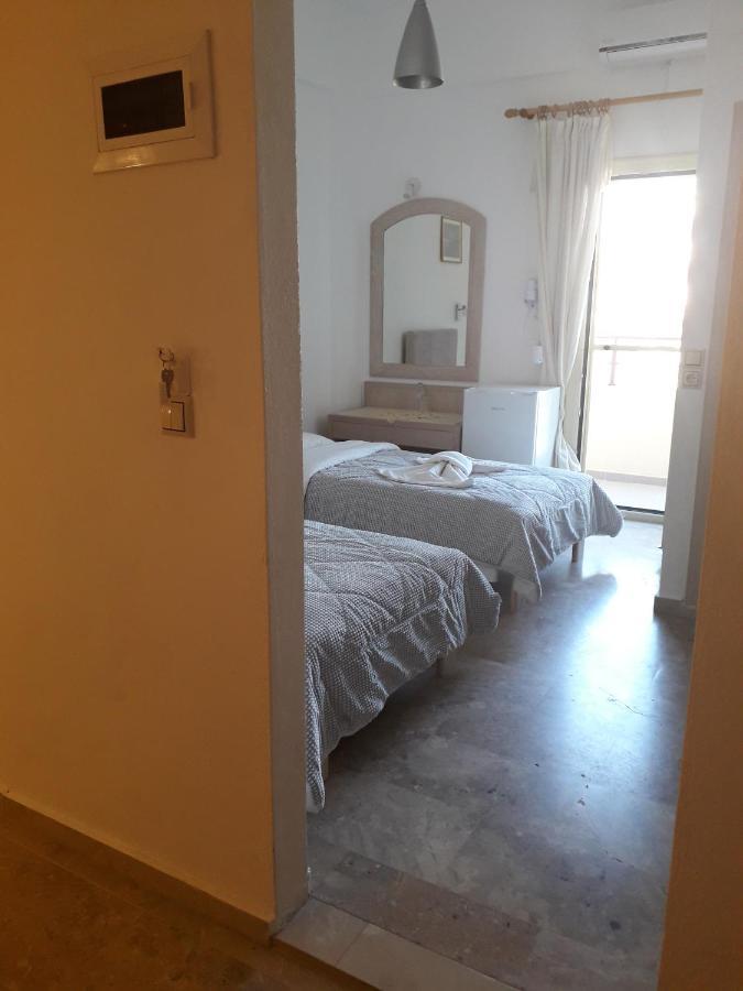 Knossos Hotel Каламаки Екстериор снимка