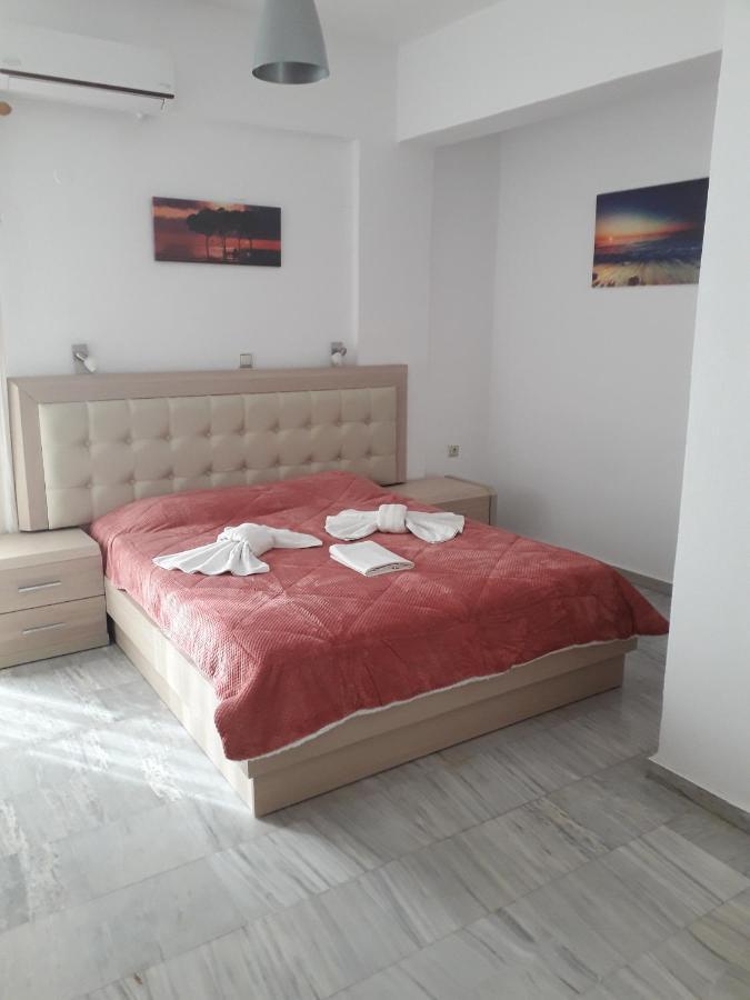 Knossos Hotel Каламаки Екстериор снимка