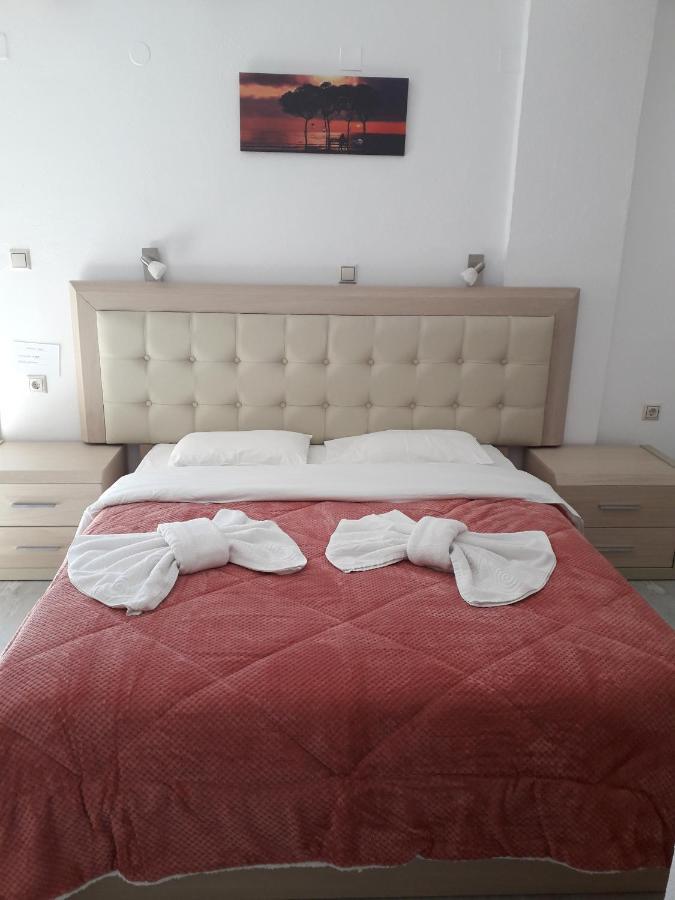 Knossos Hotel Каламаки Екстериор снимка